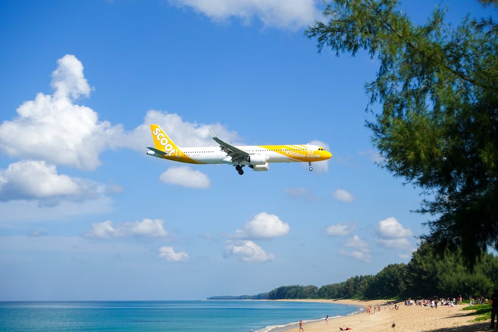 Scoot plane lands in Phuket